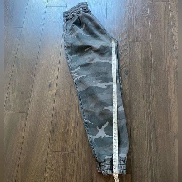 ARITZIA TNA Camo Grey Mix Joggers - Picture 9 of 11